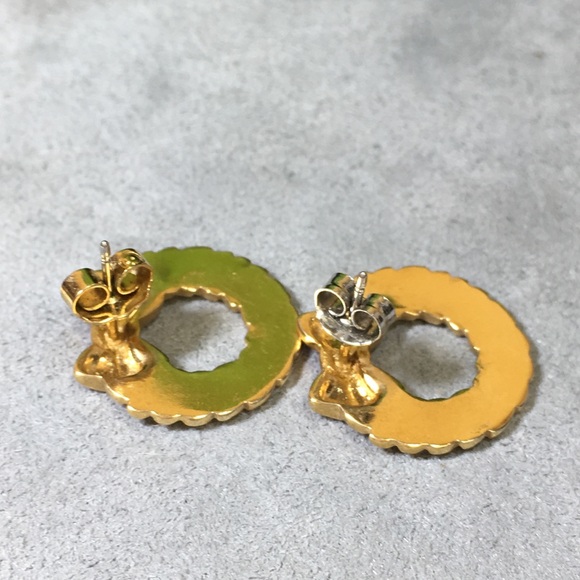Vintage Gold Tone Christmas Wreath Earrings - Picture 6 of 7